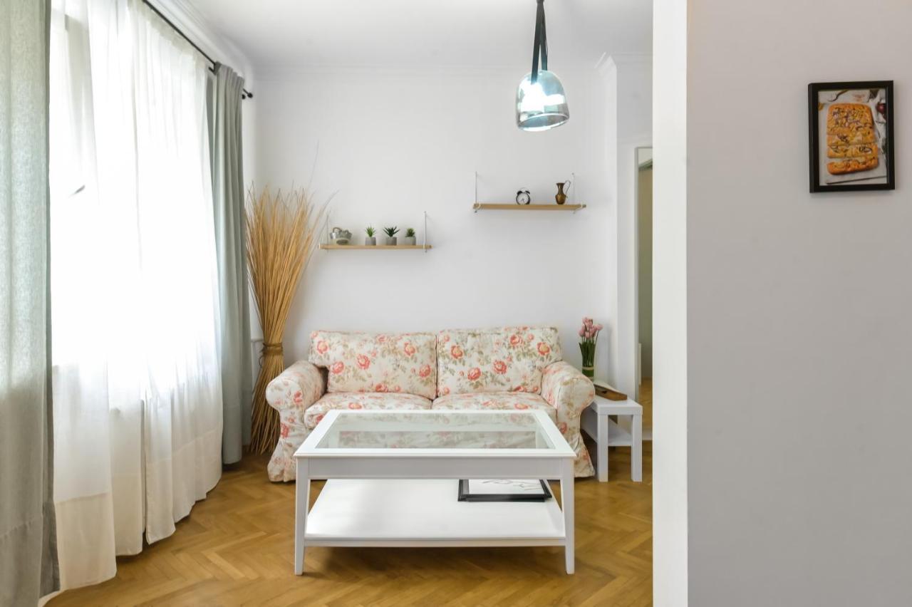 Floral Studio Retreat In Sofia City Center By Flat Mаnager المظهر الخارجي الصورة