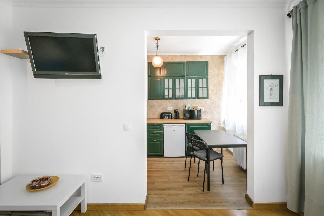 Floral Studio Retreat In Sofia City Center By Flat Mаnager المظهر الخارجي الصورة