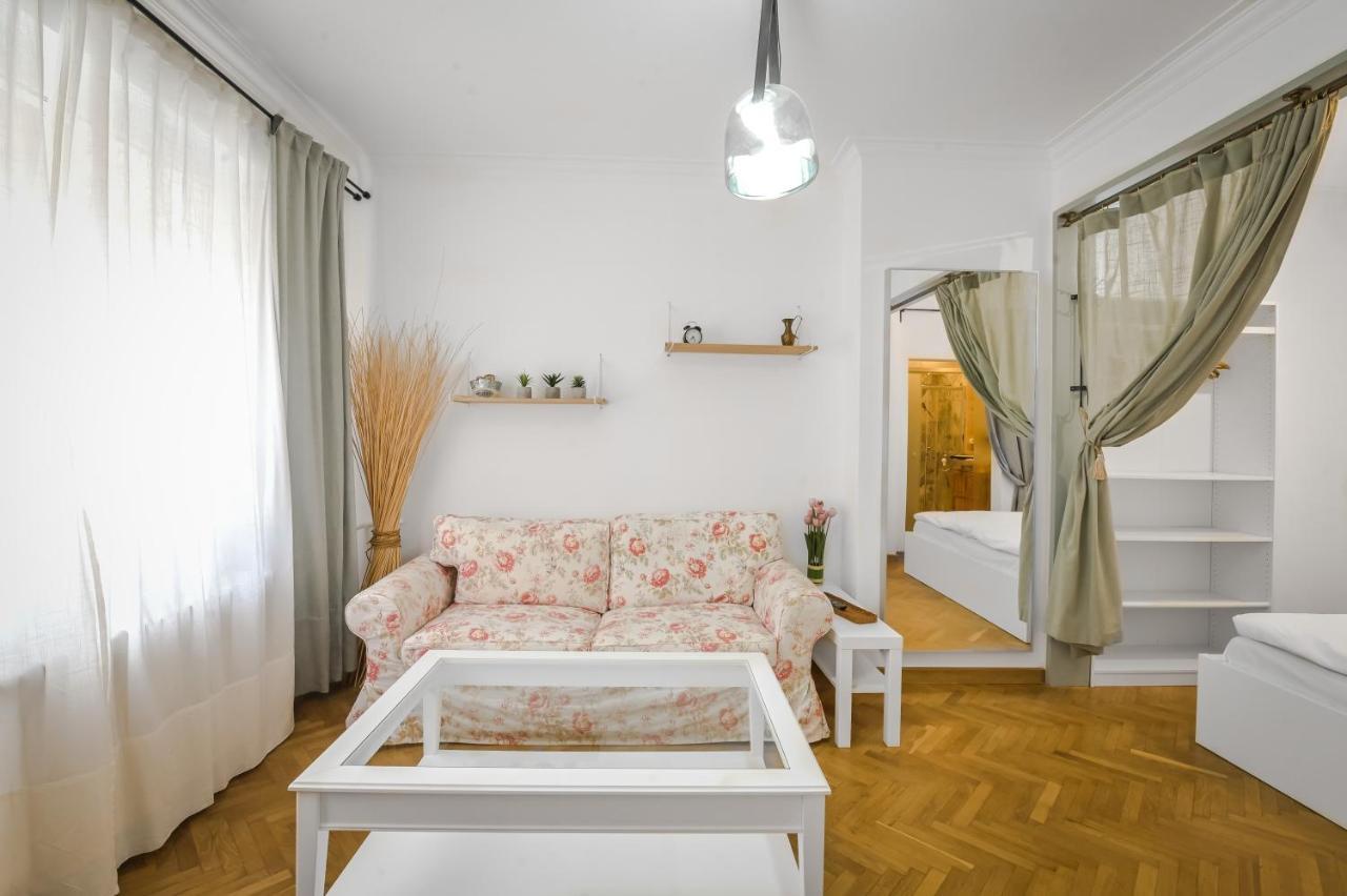 Floral Studio Retreat In Sofia City Center By Flat Mаnager المظهر الخارجي الصورة