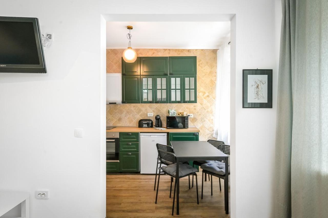 Floral Studio Retreat In Sofia City Center By Flat Mаnager المظهر الخارجي الصورة